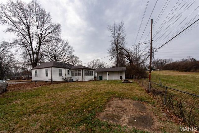 7401 Haywood Drive, Hanley Hills, MO 63133