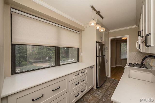 4466 W Pine Boulevard 2E, St Louis, MO 63108