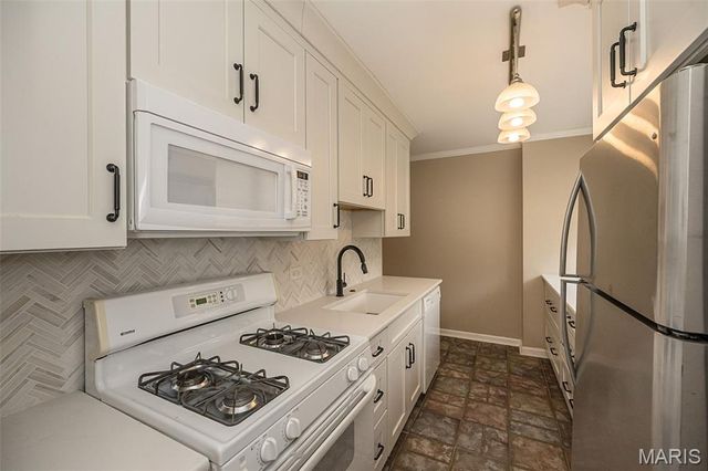 4466 W Pine Boulevard 2E, St Louis, MO 63108