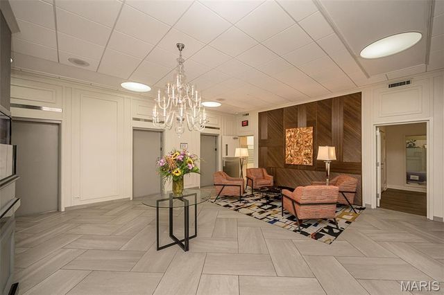 4466 W Pine Boulevard 2E, St Louis, MO 63108