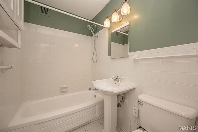 4466 W Pine Boulevard 2E, St Louis, MO 63108