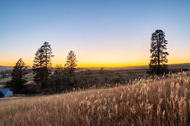 10900 S Silver Hill Rd, Spokane, WA 99223