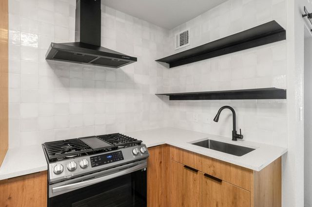 7929 Gault ST 200, Austin, TX 78757