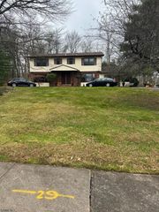 1 Glenbrook Ct, Hanover Twp., NJ 07981