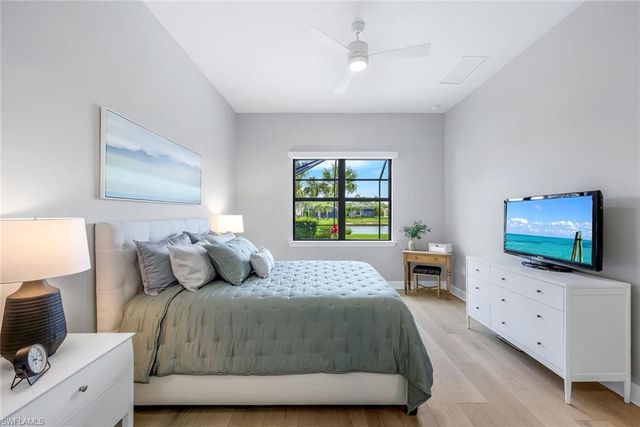 9729 Everglades DR, Naples, FL 34120