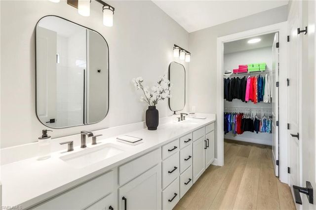 9729 Everglades DR, Naples, FL 34120