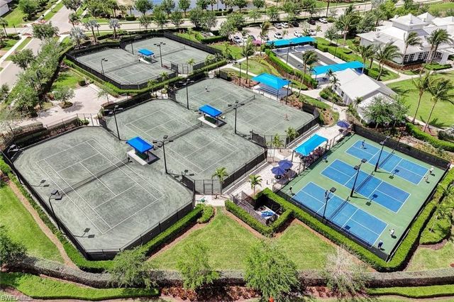 9729 Everglades DR, Naples, FL 34120