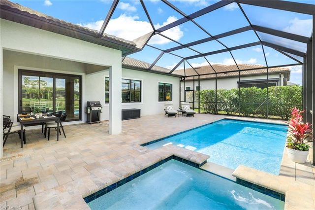 9729 Everglades DR, Naples, FL 34120