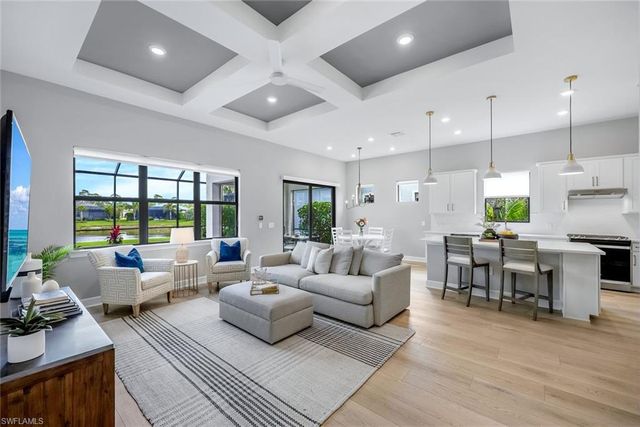 9729 Everglades DR, Naples, FL 34120