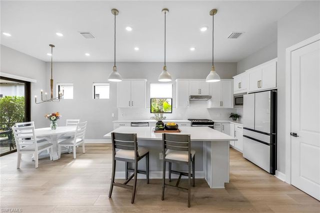 9729 Everglades DR, Naples, FL 34120