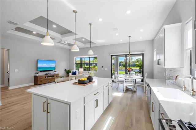 9729 Everglades DR, Naples, FL 34120