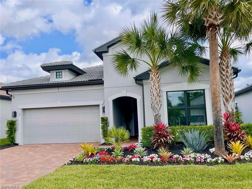 9729 Everglades DR, Naples, FL 34120