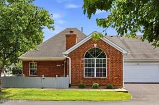 3807 Greenhurst Dr, Louisville, KY 40299