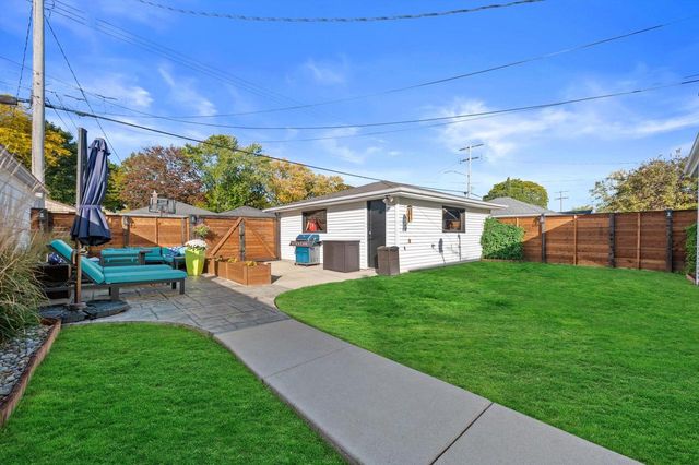 3709 N 100th STREET, Milwaukee, WI 53222