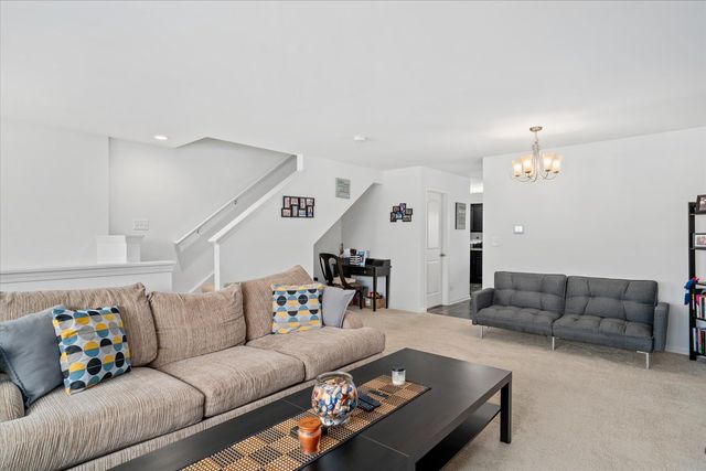 1813 Spinnaker Street, Pingree Grove, IL 60140