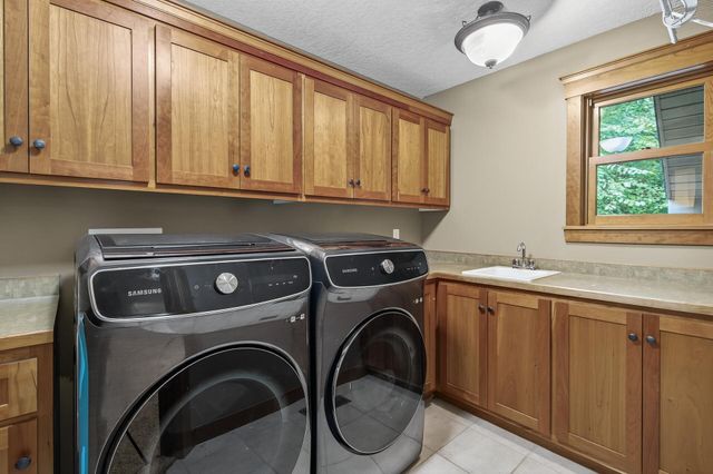 1360 Birch Park Circle, Saint Joseph Twp, WI 54082