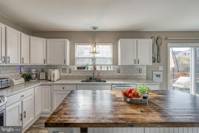 112 FARM LANE CIR, York, PA 17408