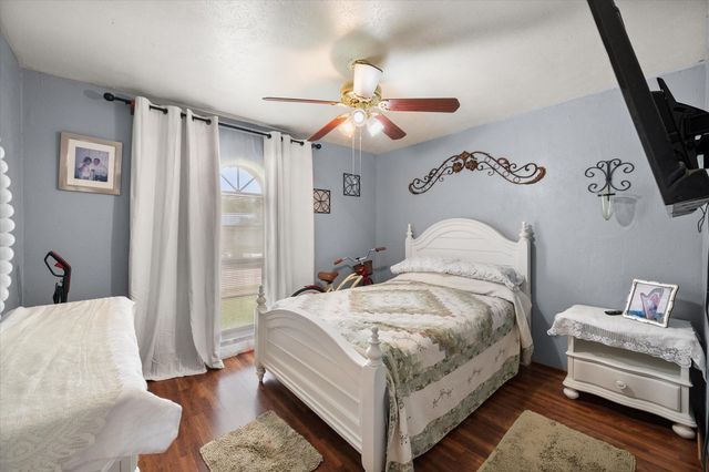 609 Columbine Lane, Grand Prairie, TX 75052