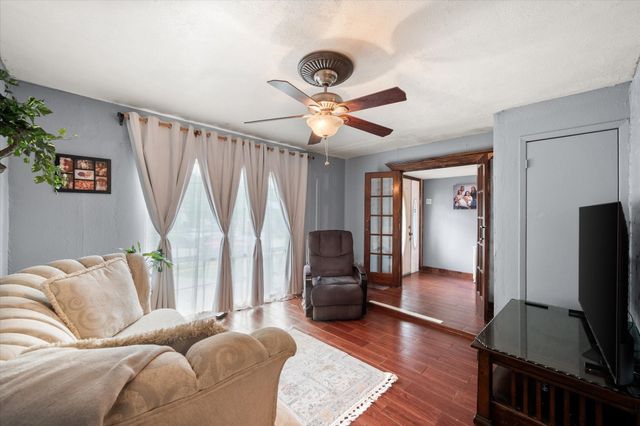 609 Columbine Lane, Grand Prairie, TX 75052