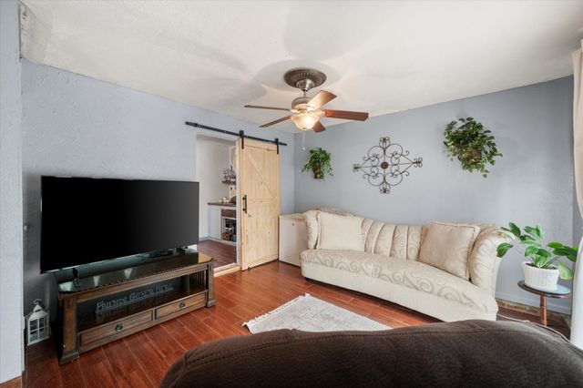 609 Columbine Lane, Grand Prairie, TX 75052