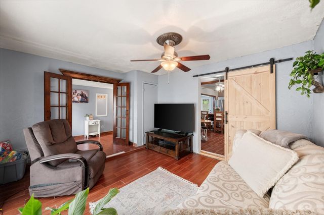 609 Columbine Lane, Grand Prairie, TX 75052