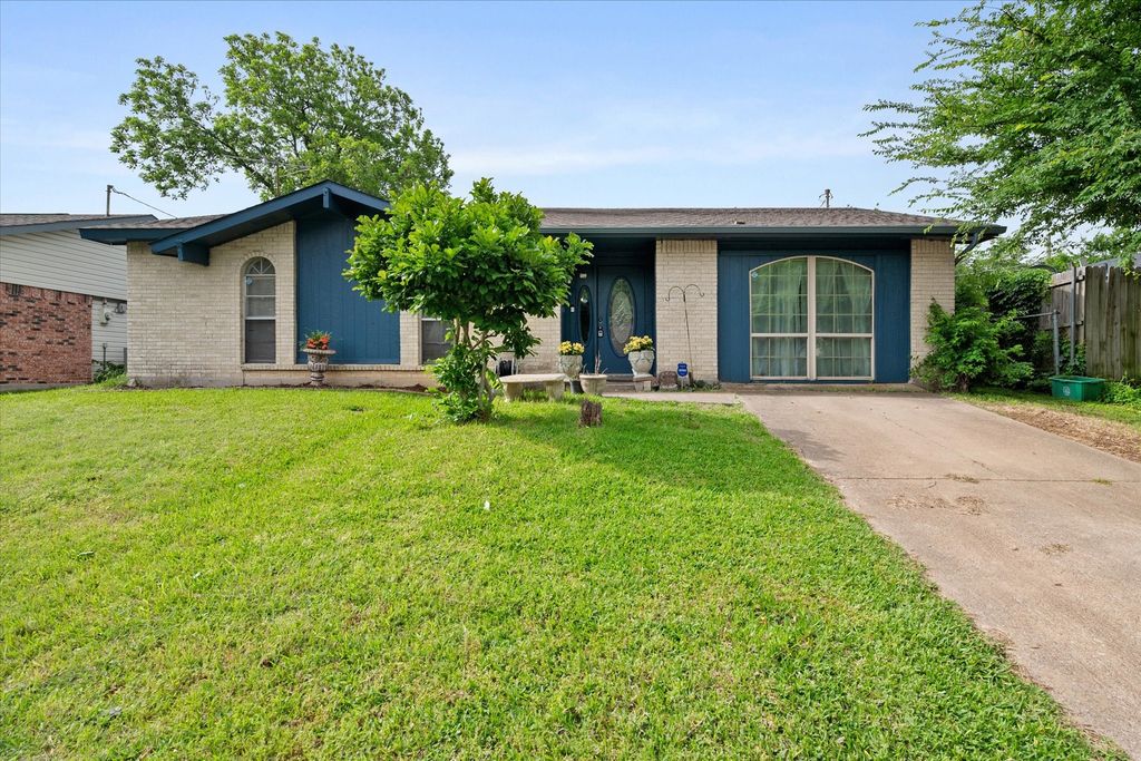609 Columbine Lane, Grand Prairie, TX 75052