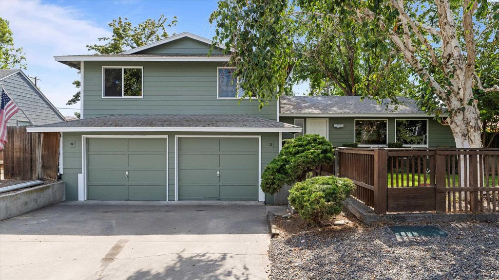 6533 W Arrowhead Ave, Kennewick, WA 99336