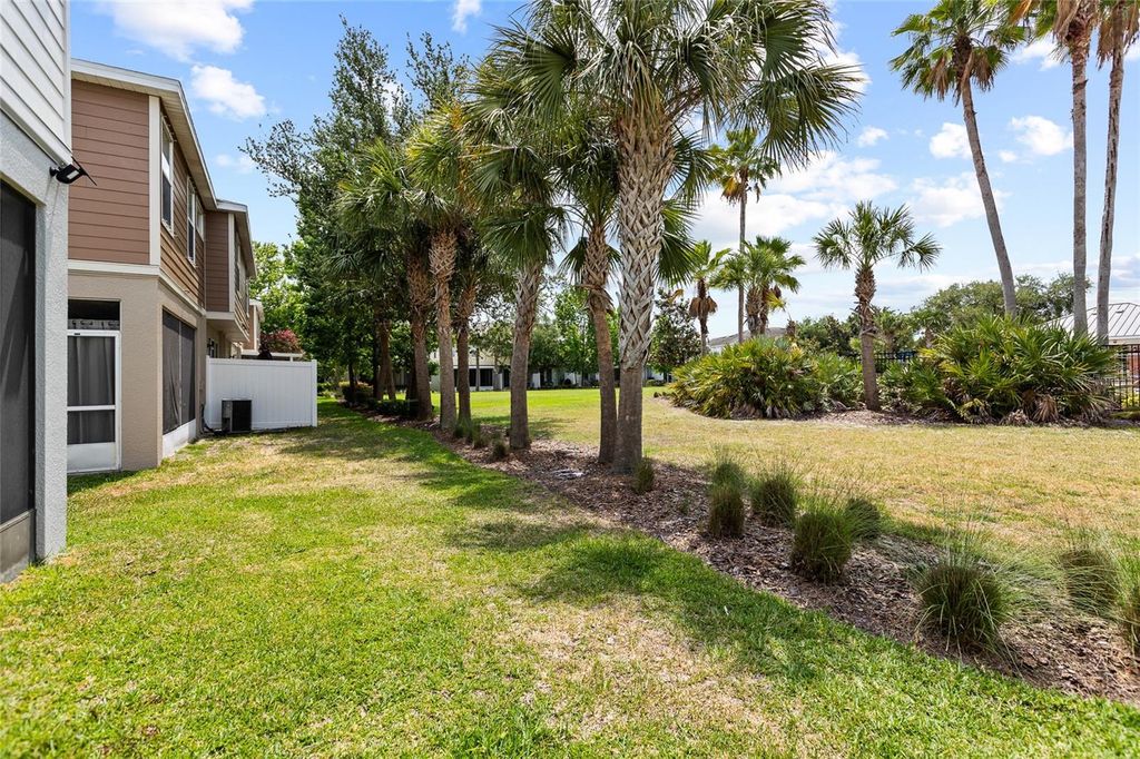 Image 40 of property listing at 8738 TURNSTONE HAVEN PLACE, Tampa, FL 33619