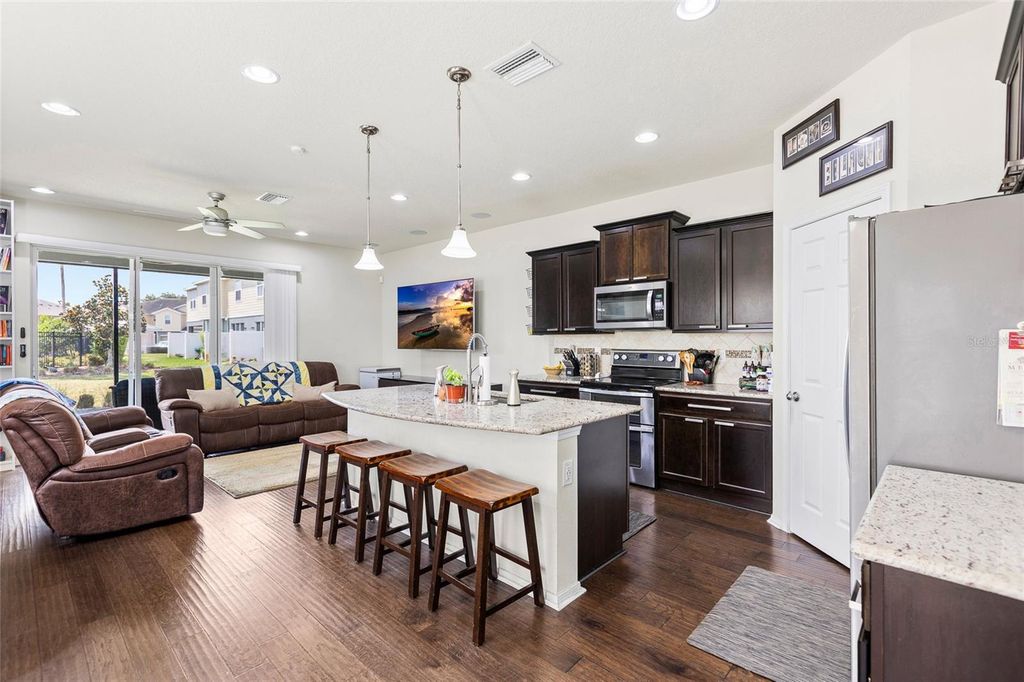 Image 8 of property listing at 8738 TURNSTONE HAVEN PLACE, Tampa, FL 33619