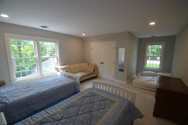 35 Colonel Daniels Drive, Bedford, NH 03110