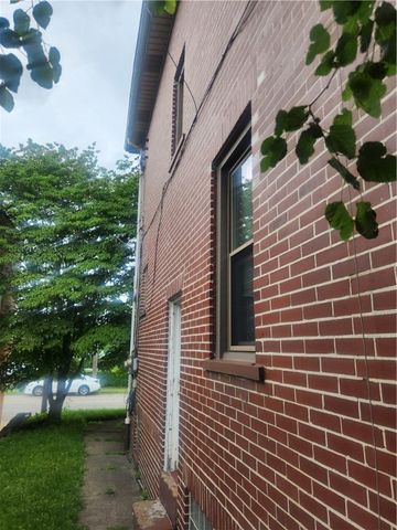 1606 Duss Ave, Ambridge, PA 15003