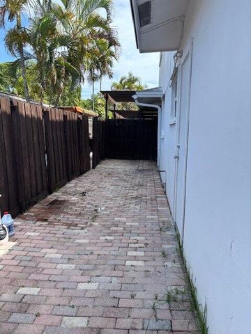 1637 NE 5TH Street 2, Fort Lauderdale, FL 33301