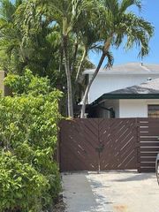 1637 NE 5TH Street 2, Fort Lauderdale, FL 33301