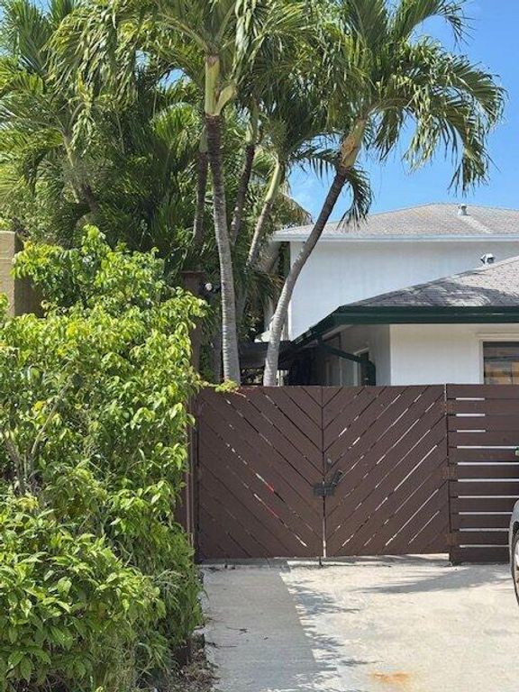 1637 NE 5TH Street 2, Fort Lauderdale, FL 33301