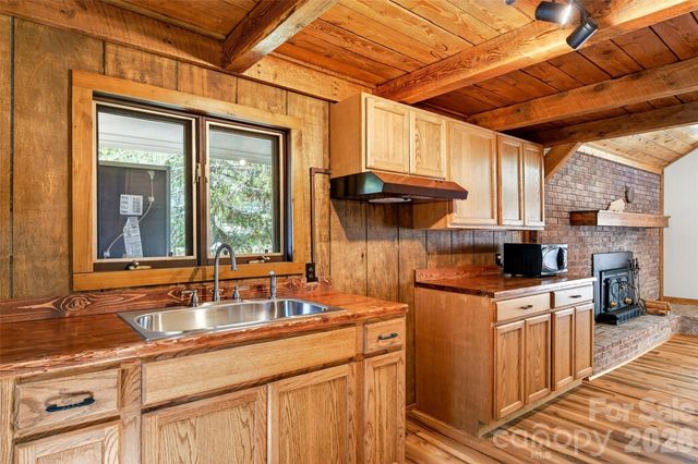 1959 Jackson Town Road, Spruce Pine, NC 28777