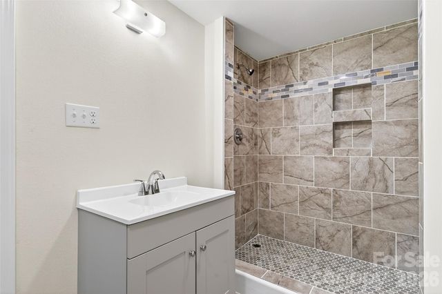 1959 Jackson Town Road, Spruce Pine, NC 28777