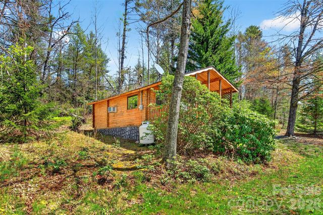 1959 Jackson Town Road, Spruce Pine, NC 28777