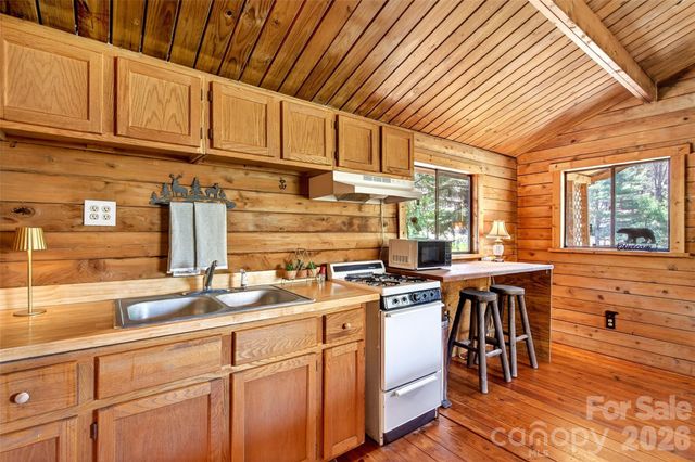 1959 Jackson Town Road, Spruce Pine, NC 28777