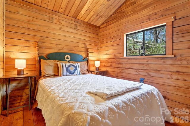 1959 Jackson Town Road, Spruce Pine, NC 28777
