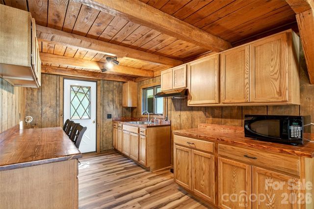1959 Jackson Town Road, Spruce Pine, NC 28777