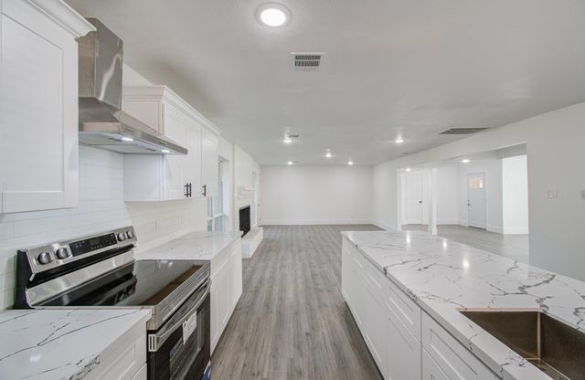 595 River Plantation Drive, Conroe, TX 77302