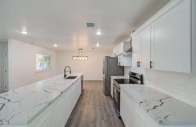 595 River Plantation Drive, Conroe, TX 77302