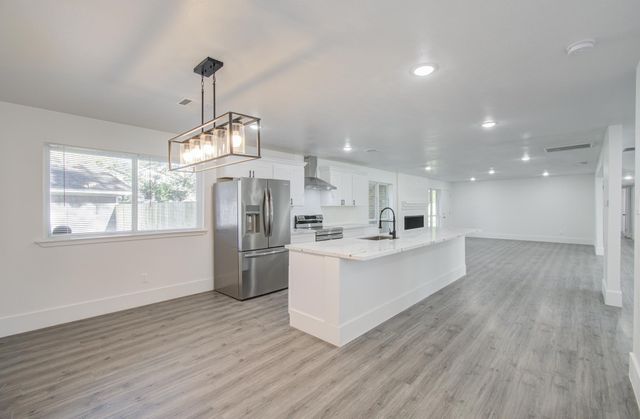 595 River Plantation Drive, Conroe, TX 77302