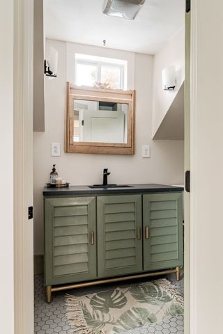 11 Byron St, Wakefield, MA 01880