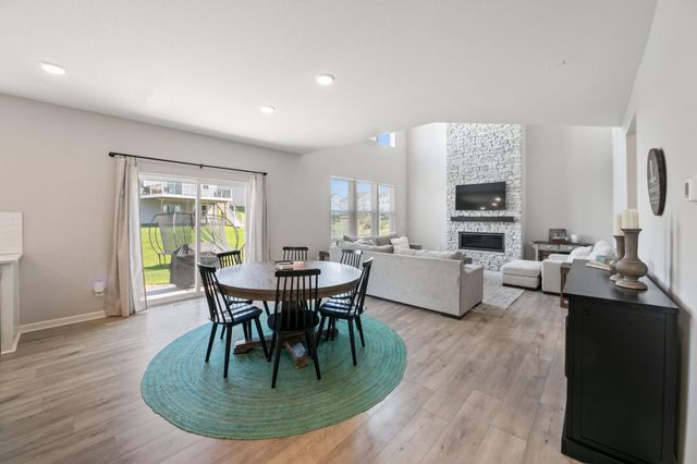 10318 McGregor Boulevard, Woodbury, MN 55129