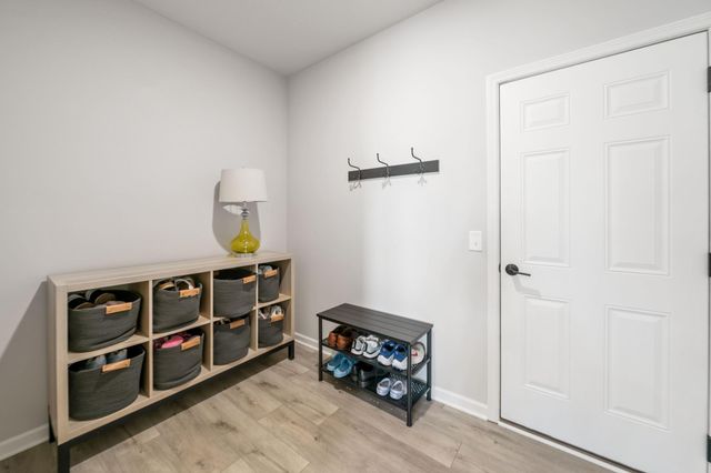 10318 McGregor Boulevard, Woodbury, MN 55129