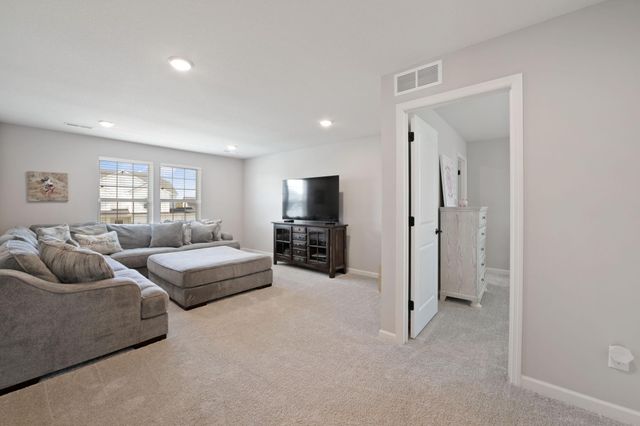 10318 McGregor Boulevard, Woodbury, MN 55129