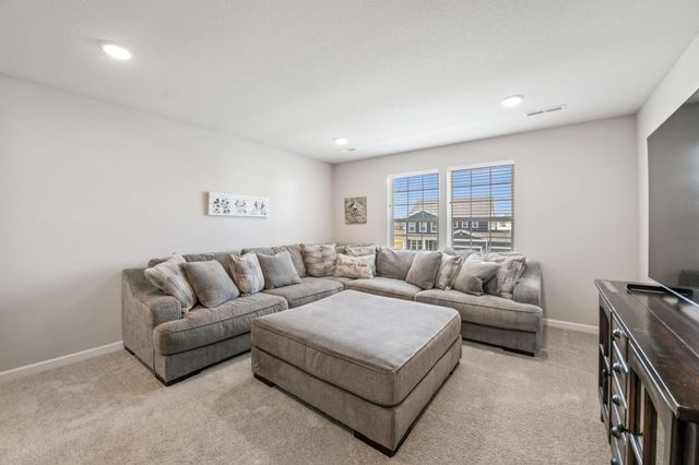 10318 McGregor Boulevard, Woodbury, MN 55129