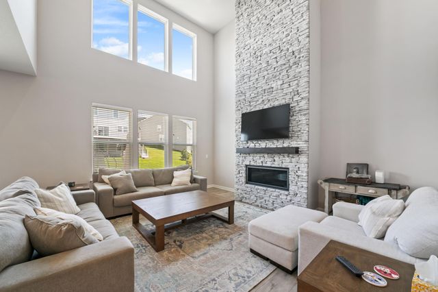 10318 McGregor Boulevard, Woodbury, MN 55129