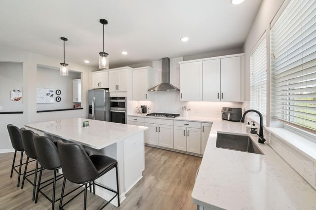 10318 McGregor Boulevard, Woodbury, MN 55129